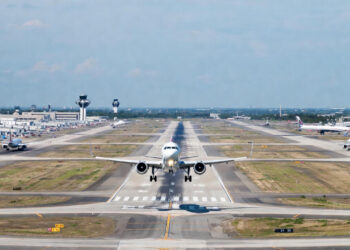 El Departamento de Transporte levanta los recortes de vuelos tras el fin del cierre de gobierno en EE. UU.