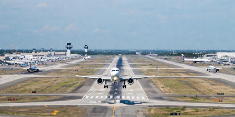 El Departamento de Transporte levanta los recortes de vuelos tras el fin del cierre de gobierno en EE. UU.