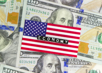 El crecimiento económico de EE. UU. supera previsiones y reabre el debate sobre la solidez del consumo