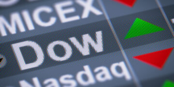 El Dow Jones se hunde más de 400 puntos y frena su racha alcista mientras el desplome de Bitcoin golpea la confianza