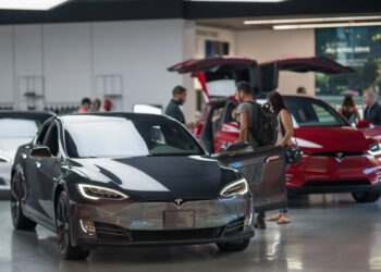 Tesla irrumpe en el top 10 de mejores marcas de autos según Consumer Reports