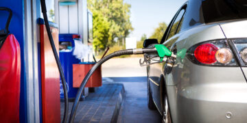 La gasolina da un respiro a los viajeros en plena temporada vacacional