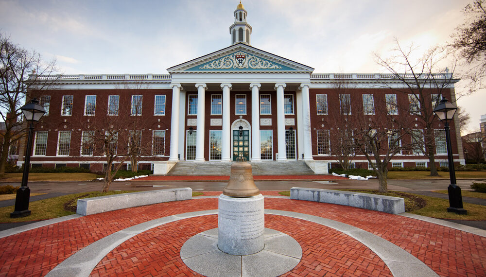 Harvard realiza fallida incursión al mundo cripto: ¿Logrará recuperarse?