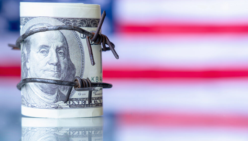 Trump reactiva los embargos salariales para millones de deudores estudiantiles