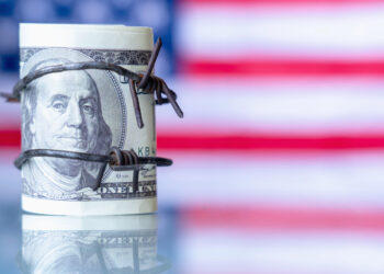 Trump reactiva los embargos salariales para millones de deudores estudiantiles