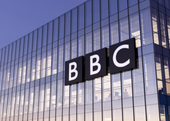 Trump demanda a la BBC por $10,000 millones y acusa manipulación de su discurso del 6 de enero