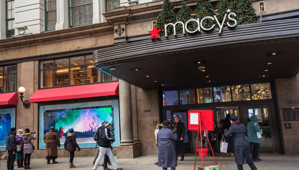 Macy’s sorprende con su mayor crecimiento en años mientras adopta cautela ante las festividades