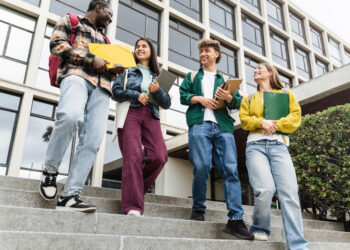 EE.UU. enfrenta una caída del 17% en nuevos estudiantes internacionales y un impacto económico de $1,100 millones