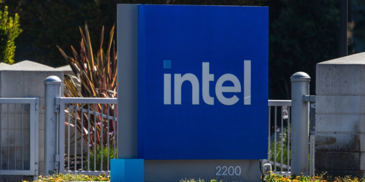 India acelera su apuesta por los chips: Tata e Intel firman un acuerdo clave para impulsar la cadena de suministro