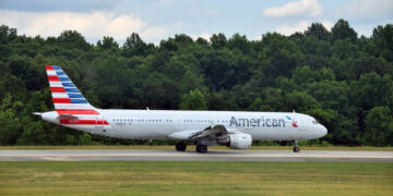 American Airlines recorta beneficios y deja sin millas a los boletos más económicos