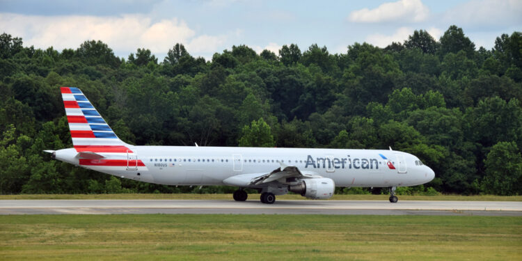 American Airlines recorta beneficios y deja sin millas a los boletos más económicos