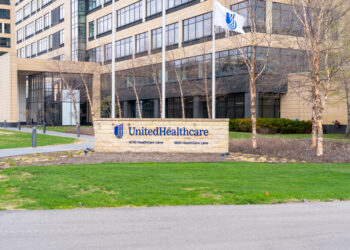 A un año del asesinato del CEO de UnitedHealthcare, el sistema de autorizaciones médicas sigue sin cambiar