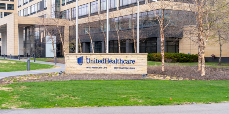 A un año del asesinato del CEO de UnitedHealthcare, el sistema de autorizaciones médicas sigue sin cambiar