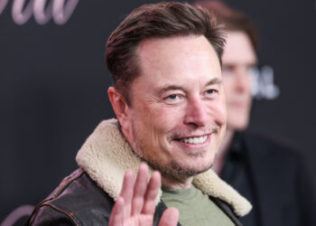 Musk afirma que la IA hará innecesario ahorrar y promete un futuro sin pobreza ni trabajo