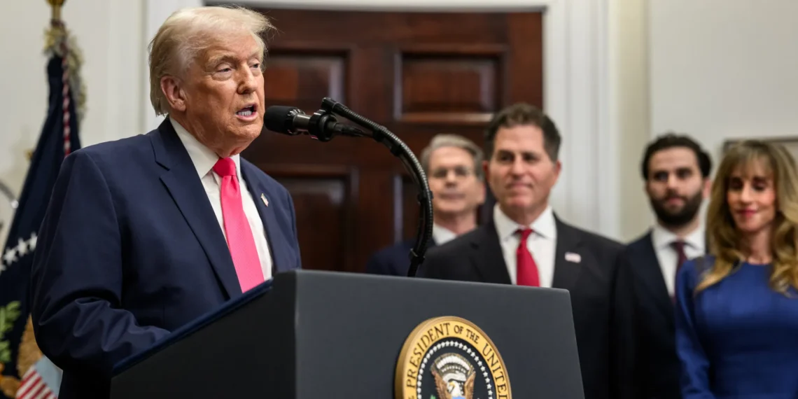 Trump deroga normas de combustible de Biden y promete un ahorro de $109,000 millones para las familias