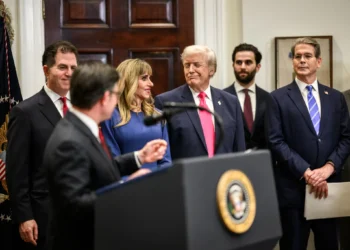 Trump promete reembolsos “históricos” y aviva el debate fiscal rumbo a 2026