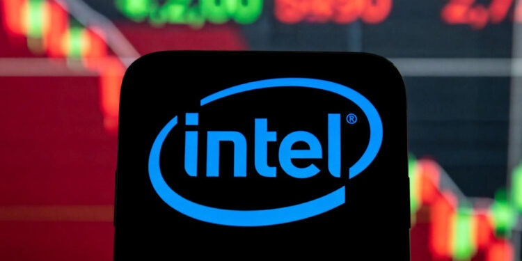 Intel se desploma tras perder el impulso generado por rumores de un futuro acuerdo con Apple