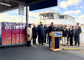 NYC transforma sus muelles en autopistas del futuro: Inicia histórico programa para mover carga por agua