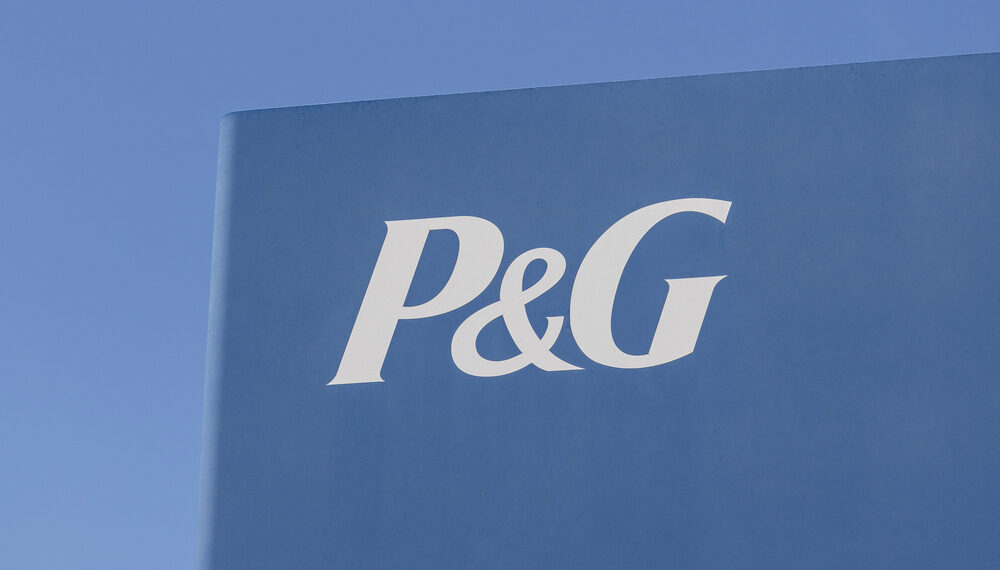 Procter & Gamble supera previsiones, pero la demanda frena su avance comercial