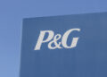 Procter & Gamble supera previsiones, pero la demanda frena su avance comercial