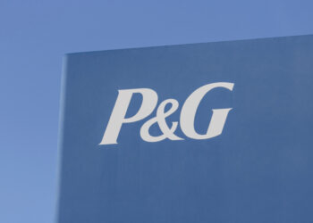 Procter & Gamble supera previsiones, pero la demanda frena su avance comercial