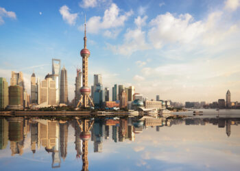 El superávit de China se dispara a niveles inéditos pese al retroceso de sus exportaciones a EE. UU.