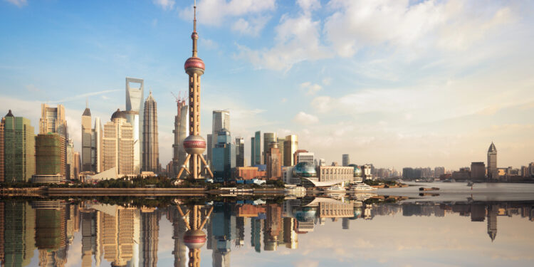 El superávit de China se dispara a niveles inéditos pese al retroceso de sus exportaciones a EE. UU.