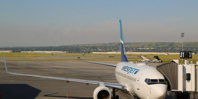 WestJet da marcha atrás a su apuesta por asientos ultracompactos tras una ola de críticas