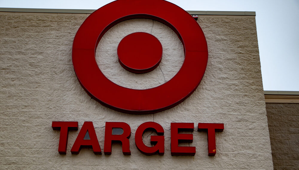 Detenciones en tiendas Target desatan protestas y presión política por la presencia de ICE