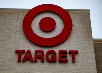 Detenciones en tiendas Target desatan protestas y presión política por la presencia de ICE