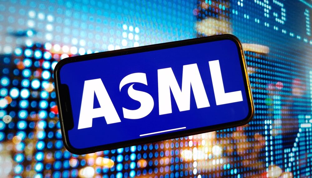 ASML rompe récords impulsada por la ola de la inteligencia artificial y el optimismo de los analistas