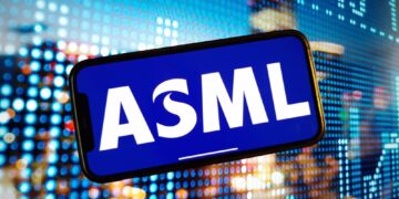 ASML rompe récords impulsada por la ola de la inteligencia artificial y el optimismo de los analistas