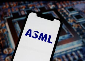 ASML logra pedidos históricos impulsado por la inteligencia artificial