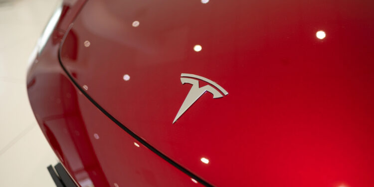 Tesla cumple en el trimestre, pero el balance anual revela algo inesperado