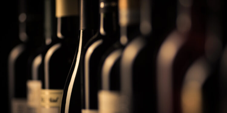 Guerra comercial entre EE. UU. y Europa: Donald Trump podría imponer un arancel del 200% a los vinos franceses