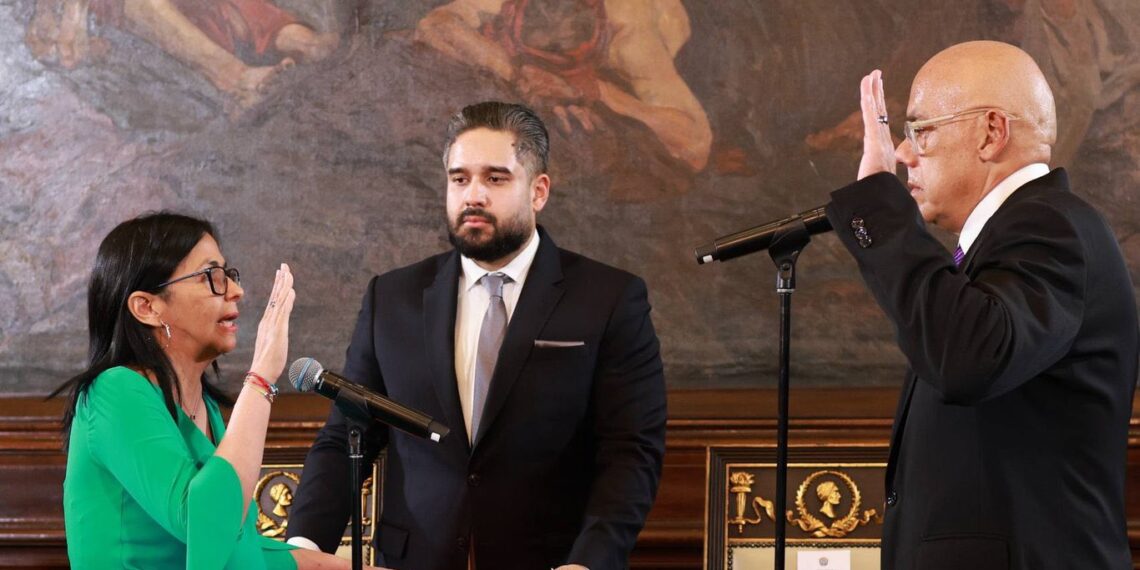 Venezuela anuncia liberación de presos políticos mientras Delcy Rodríguez se mantiene en el poder con un doble discurso