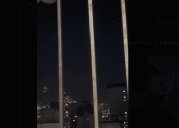 Videos muestran disparos durante la noche del lunes sobre el cielo de Caracas Venezuela