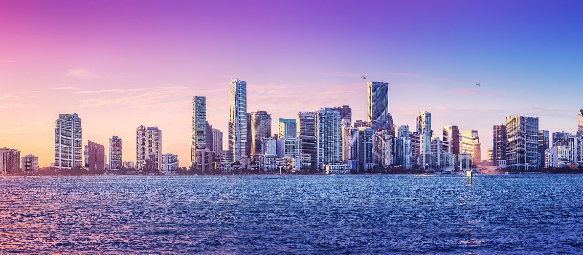 Florida acelera su auge económico mientras capta $4 millones por hora en riqueza migrante