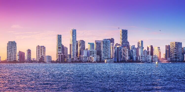 Florida acelera su auge económico mientras capta $4 millones por hora en riqueza migrante