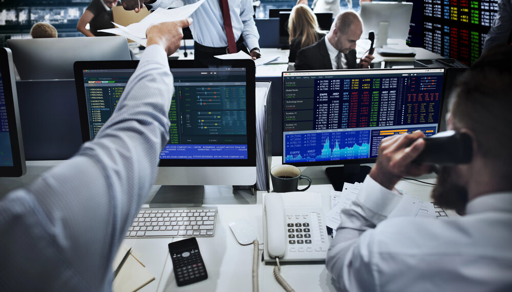 Semana movida: Empleo fuerte, aranceles a Canadá y deuda tech por $990,000 millones