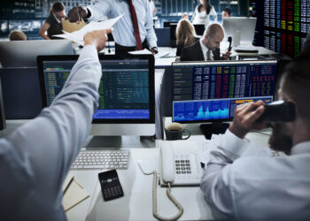 Semana movida: Empleo fuerte, aranceles a Canadá y deuda tech por $990,000 millones