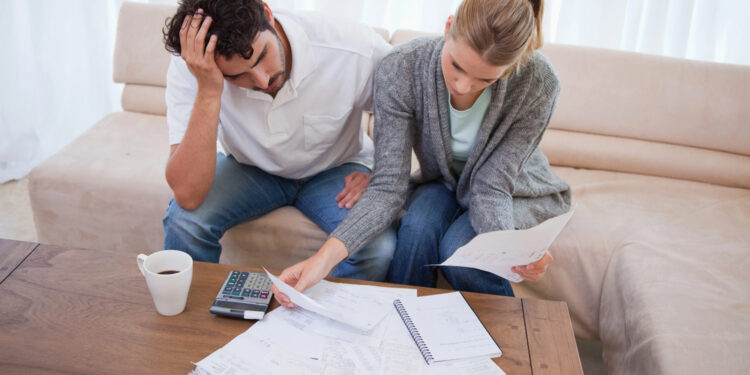 Deuda asfixia hasta a los de altos ingresos: El estrés financiero alcanza récord