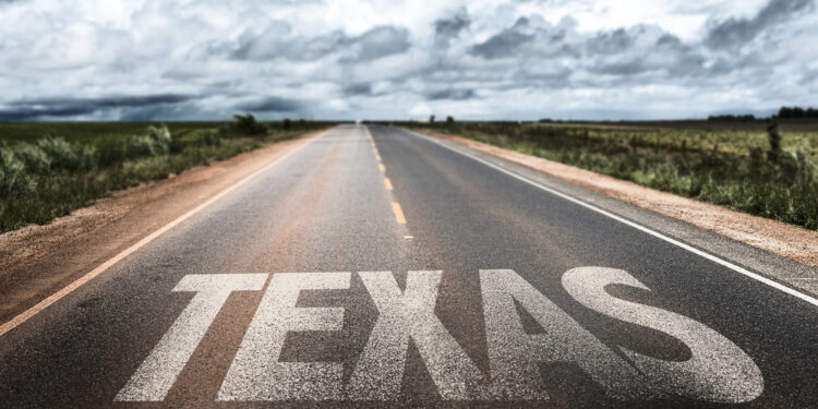 Gobernador Abbott lanza ofensiva para recortar impuestos a la propiedad en Texas