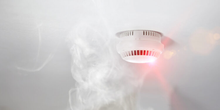 Miles de detectores de humo defectuosos de Amazon son retirados por riesgo letal