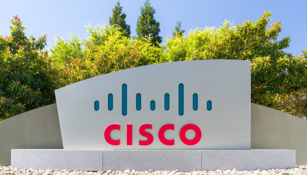 Cisco supera previsiones, pero decepciona con su guía y la acción se desploma 7%