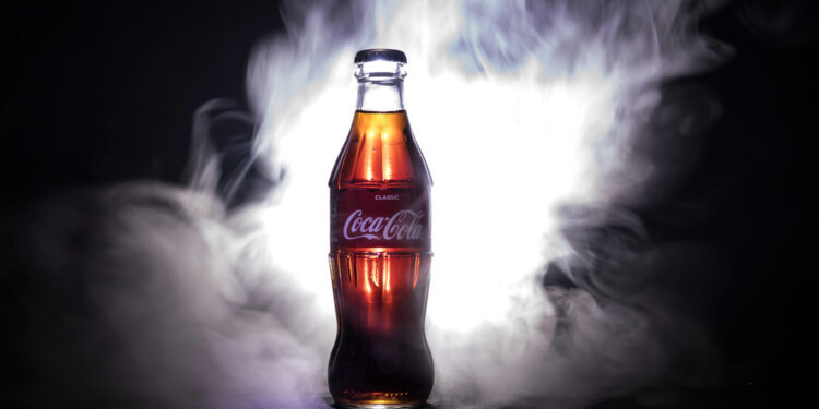 Coca-Cola retrocede en bolsa tras advertir un crecimiento más lento pese a señales de mejora en la demanda
