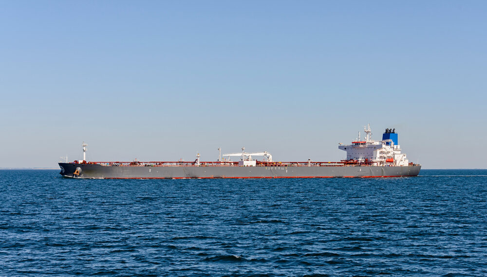 Washington eleva la alerta naval y pide evitar aguas iraníes en el estrecho de Ormuz