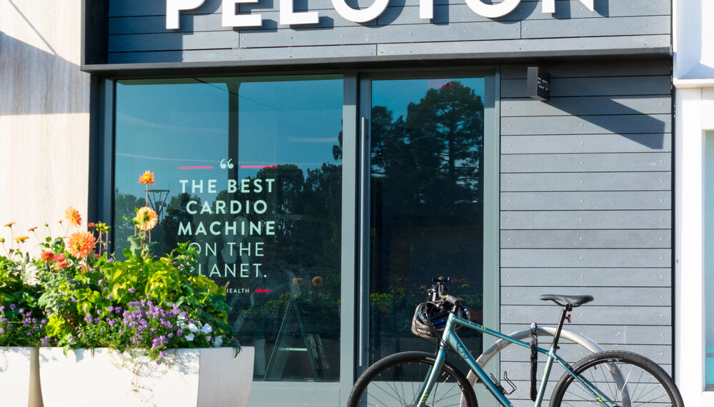 Peloton decepciona en el trimestre clave y castiga a sus acciones pese a mejoras operativas