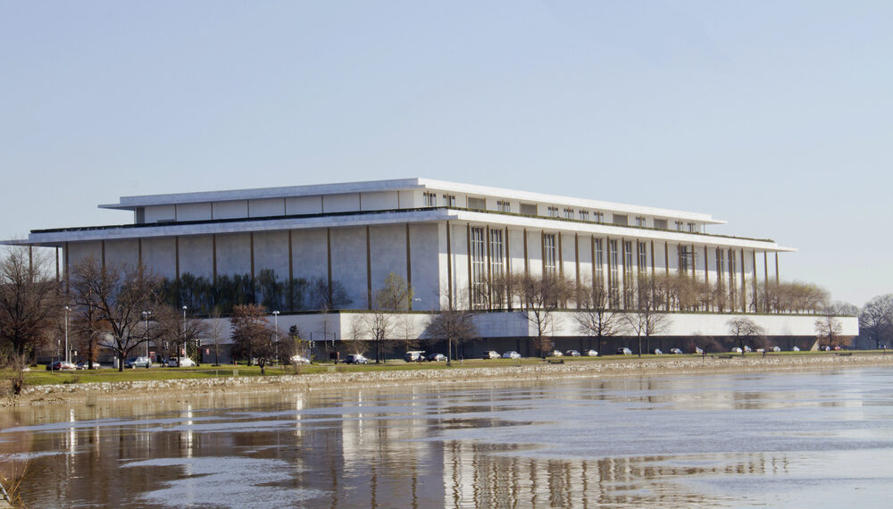 Trump anuncia cierre total del Kennedy Center por dos años y promete una transformación histórica