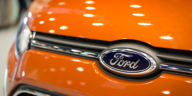 Ford sufre su peor golpe trimestral en cuatro años, pero apuesta a una fuerte recuperación en 2026